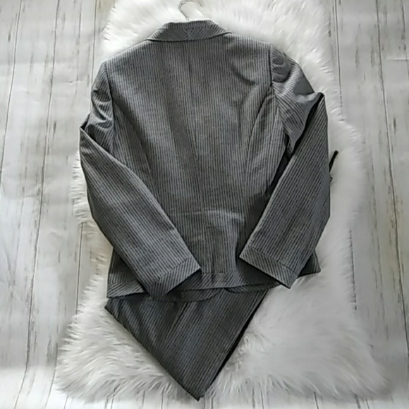 Tahari by ASL Pinstripe Jacket Pants Set Size 6. - Picture 4 of 8